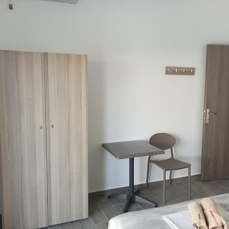 Kleanthis Blue Apartment Nea Vrasna Exterior photo